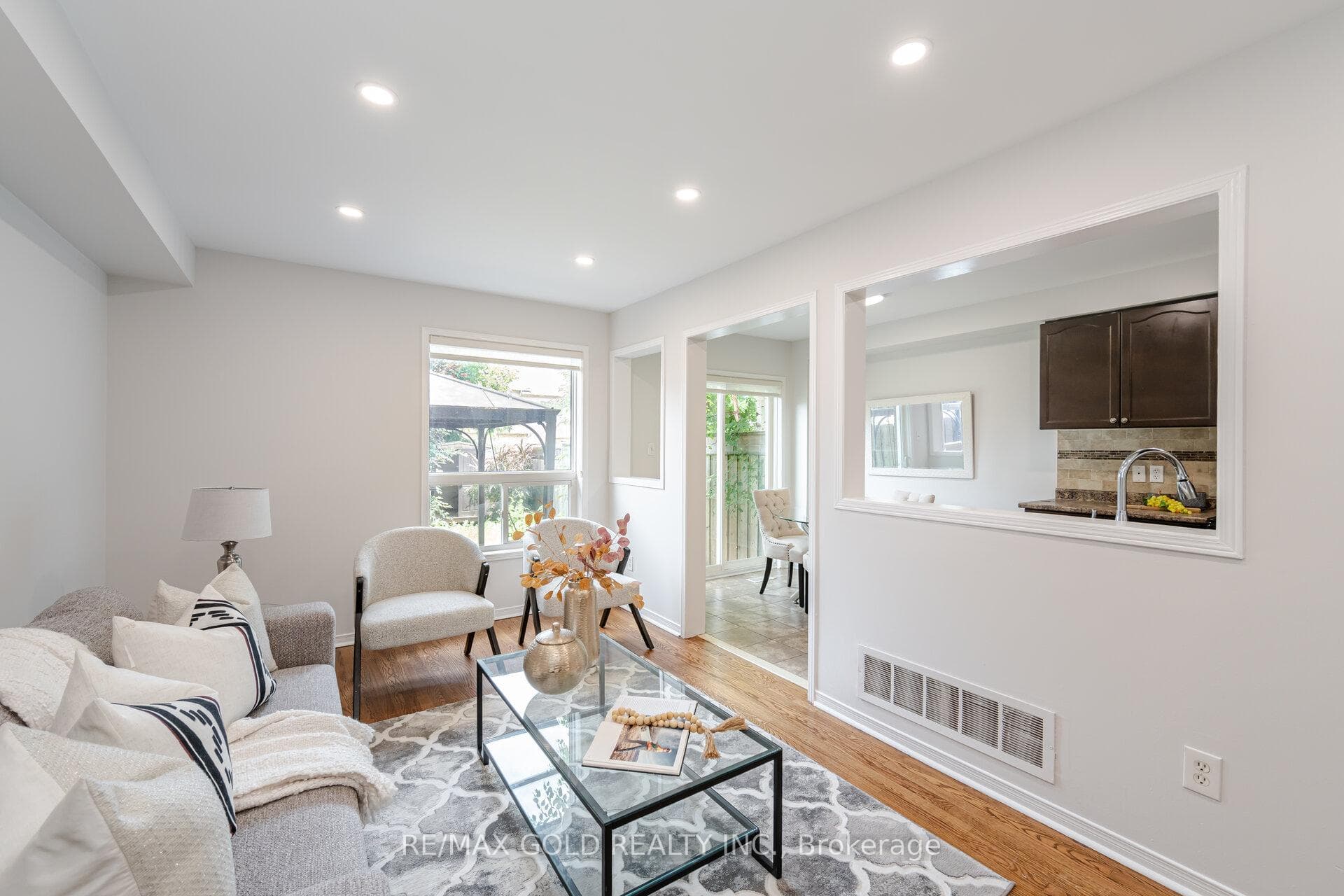 126 Cathedral Drive photo 8