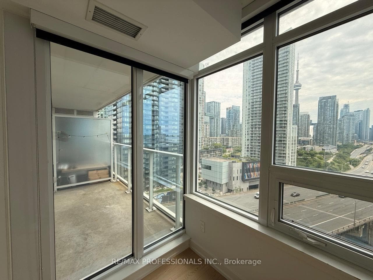 19 Bathurst Street Unit 1708 photo 18