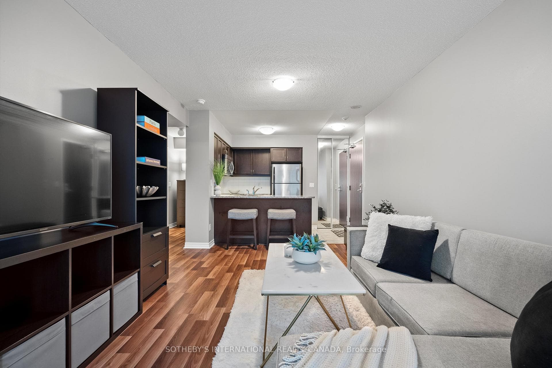 19 Grand Trunk Crescent Unit 707 photo 5