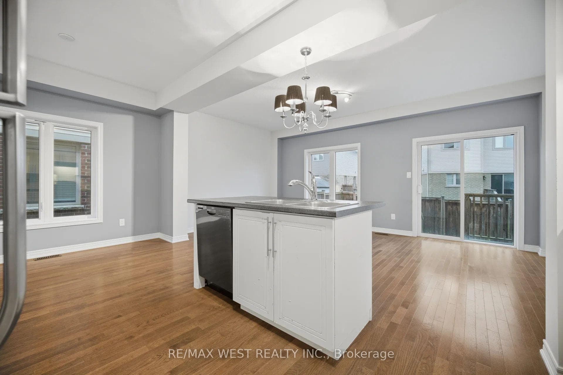 137 Echovalley Drive photo 16