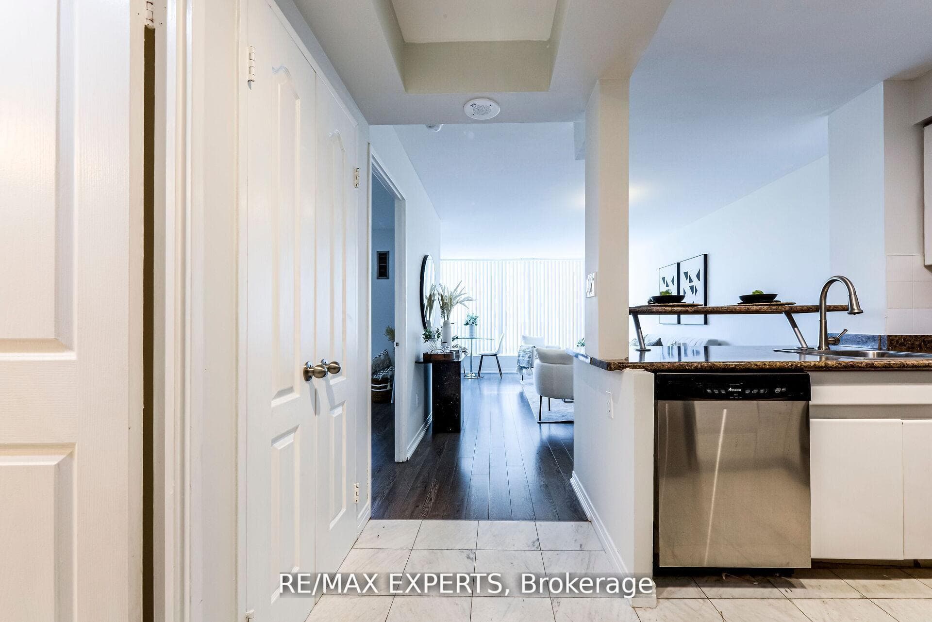 942 Yonge Street Unit 1006 photo 10