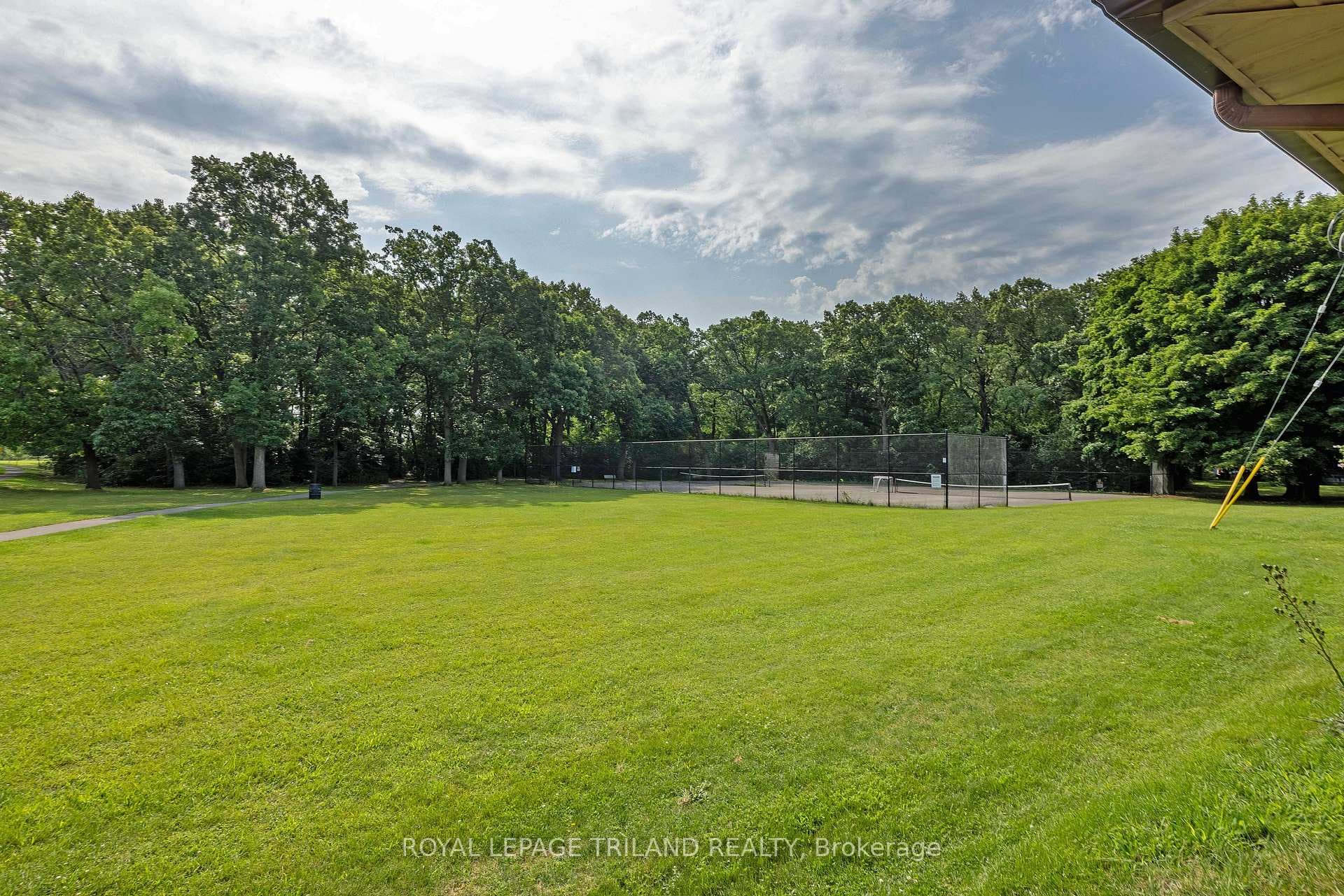 107 Tweedsmuir Avenue photo 32