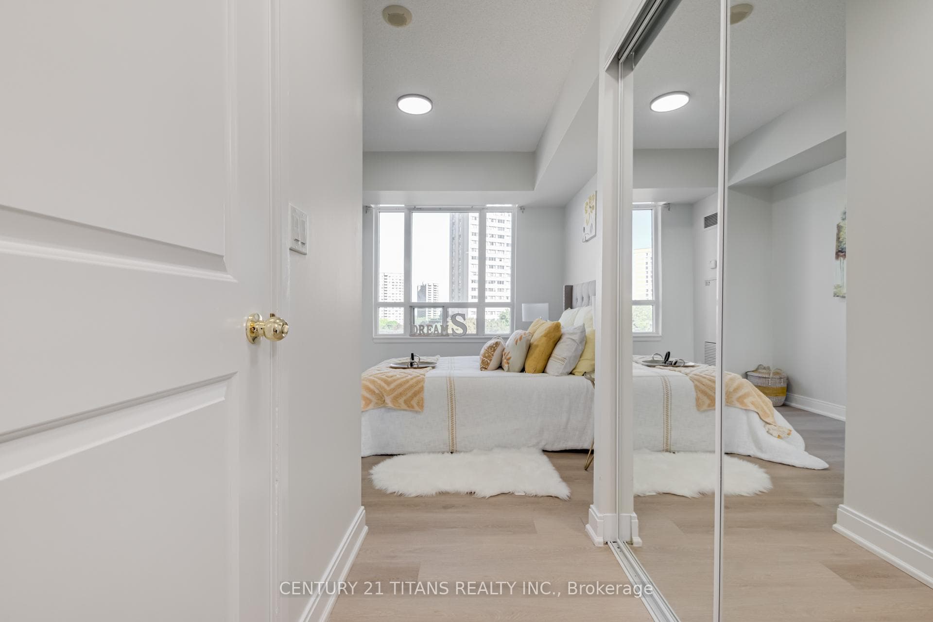 90 Absolute Avenue Unit 503 photo 25