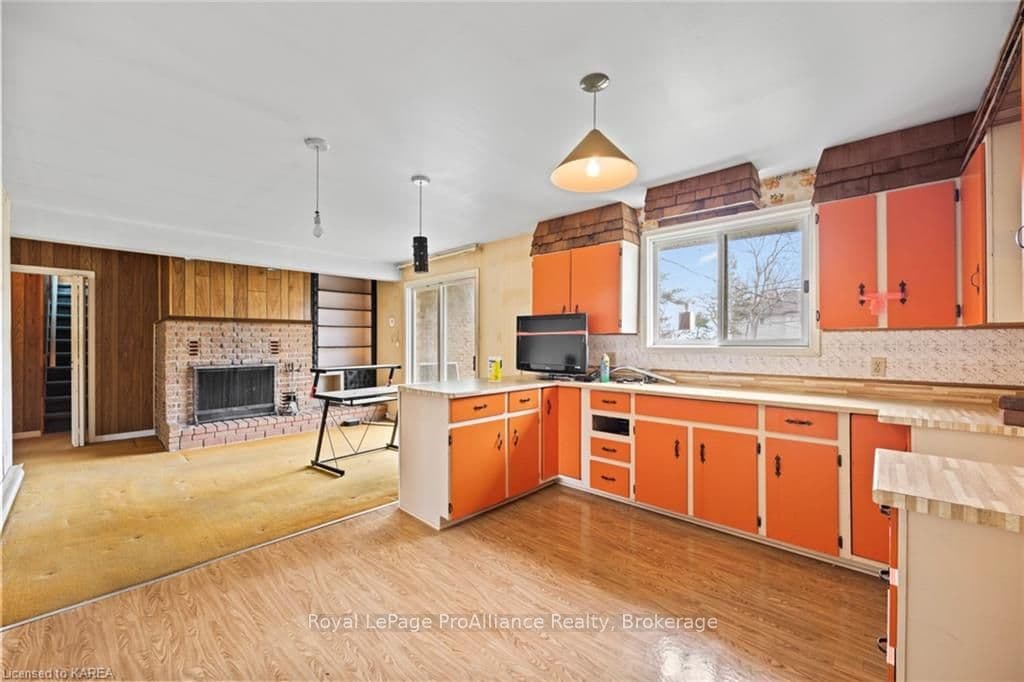 21 CRESCENT Drive photo 12