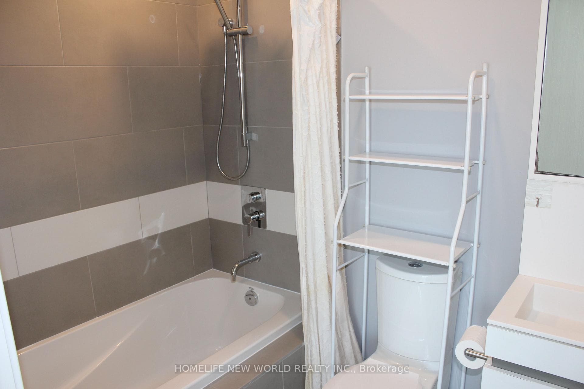 197 Yonge Street Unit 2605 photo 6