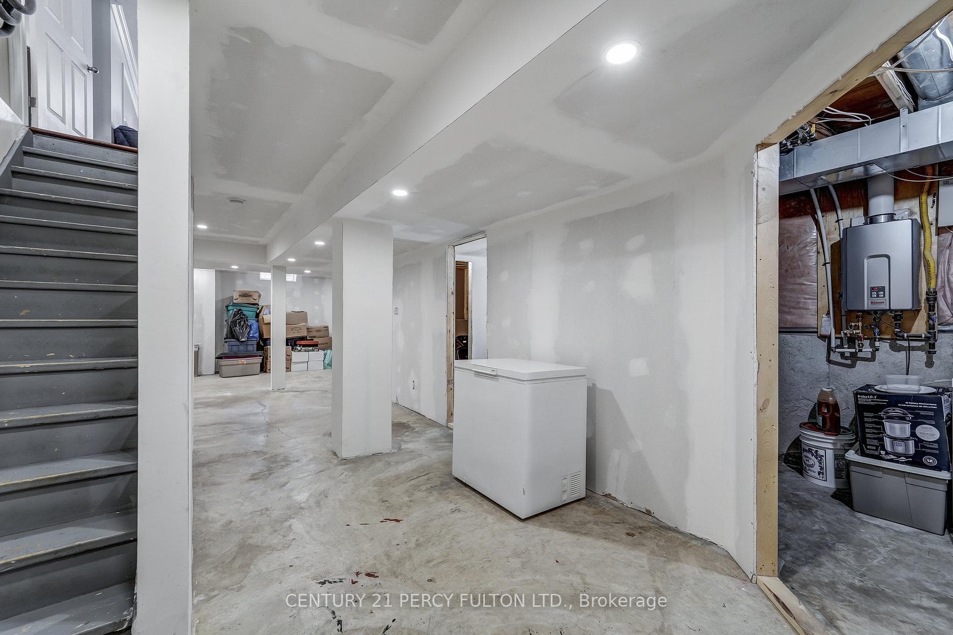 12 Shantz Avenue photo 29