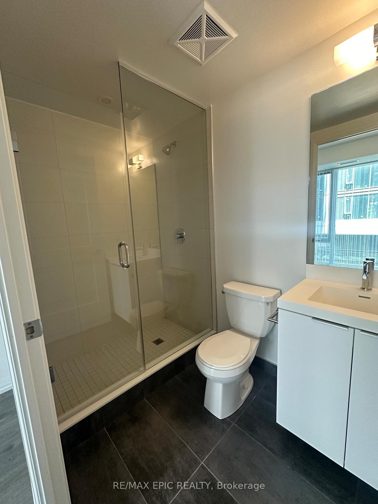 Primary Ensuite Bath