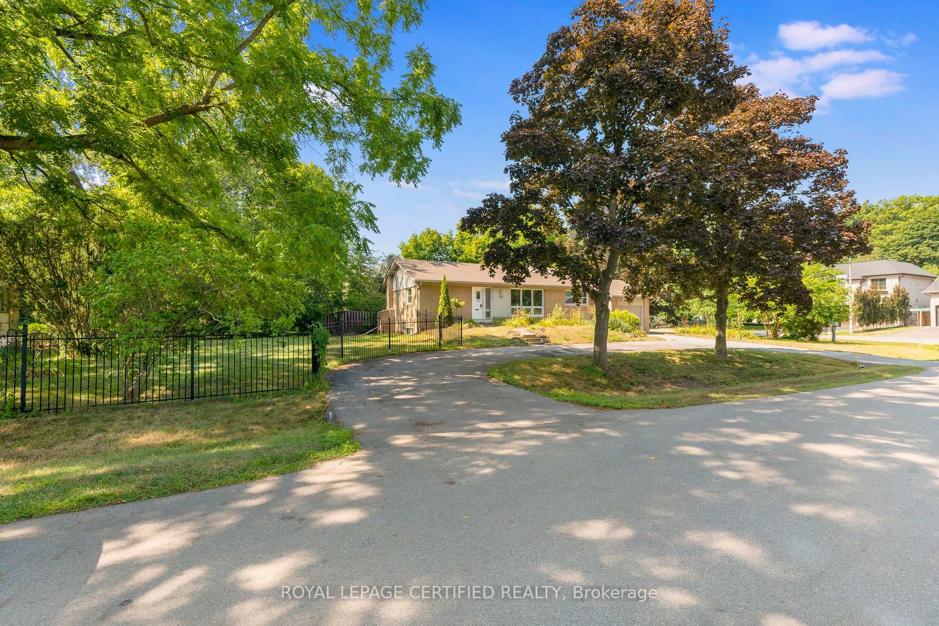 122 Selgrove Crescent photo 18