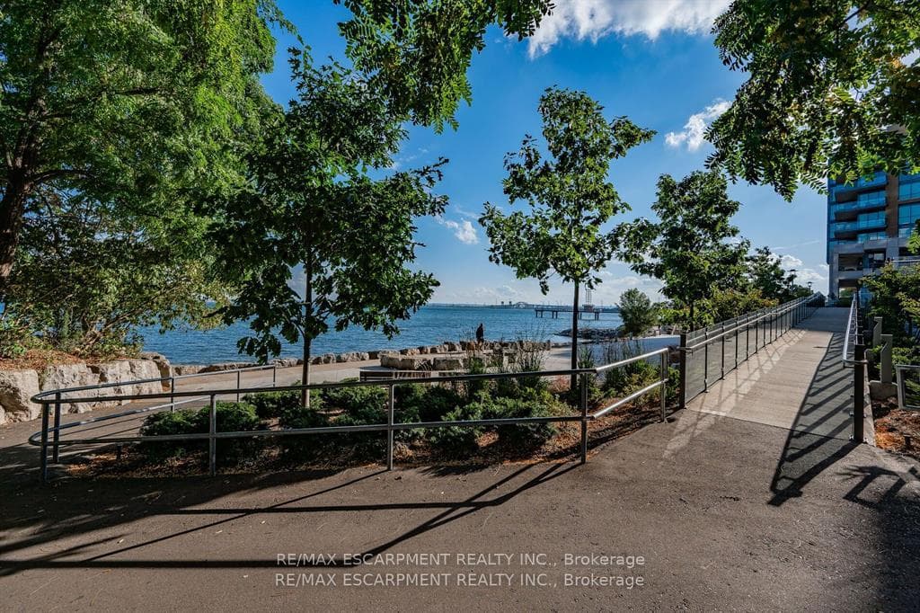 2060 Lakeshore Road Unit 304 photo 24