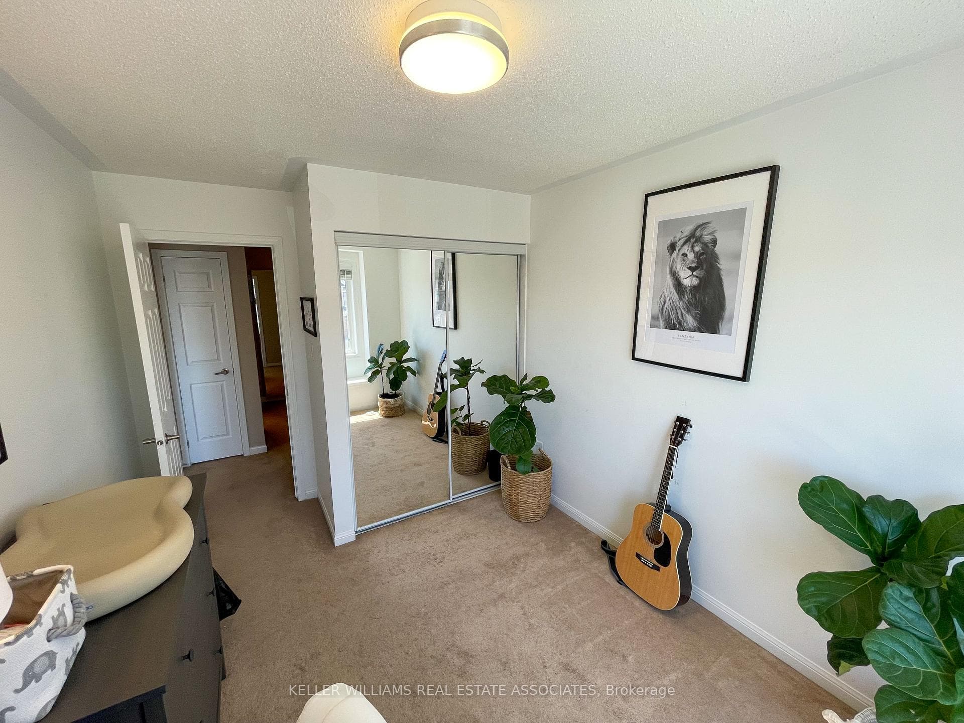 877 Willingdon Crescent photo 26