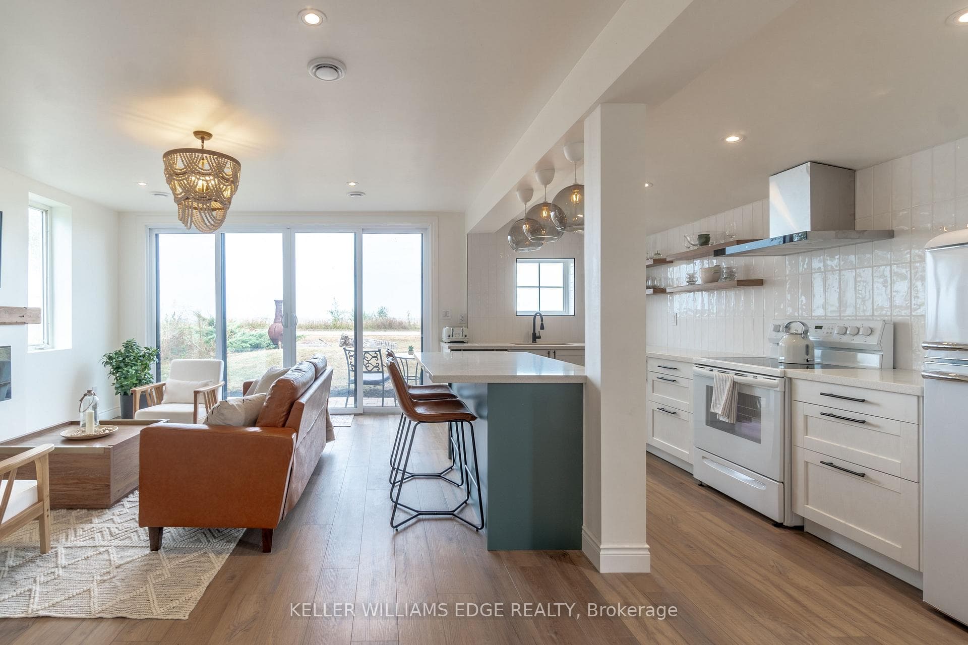 593 Beach Boulevard photo 36