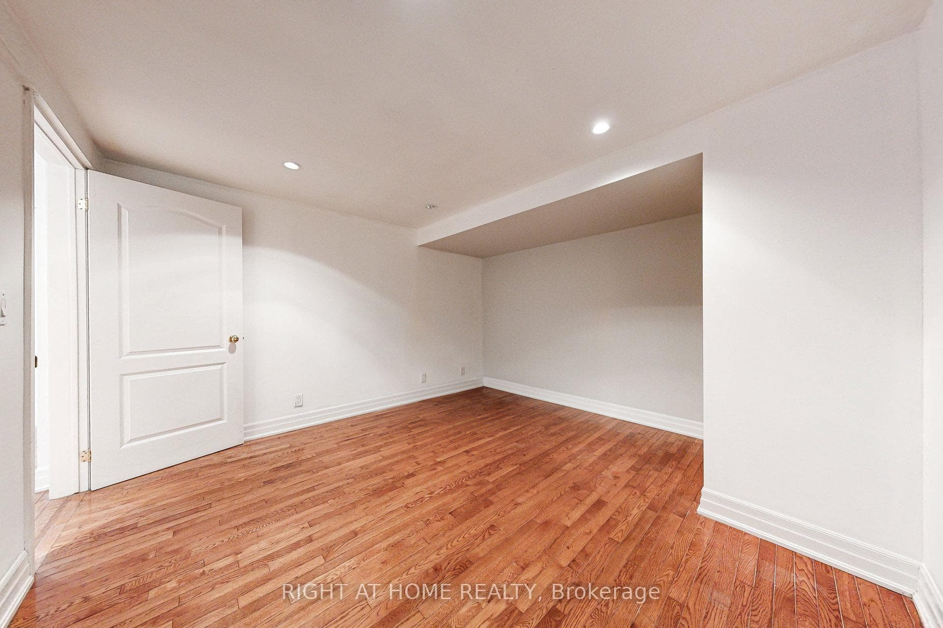 170 Queens Avenue photo 32