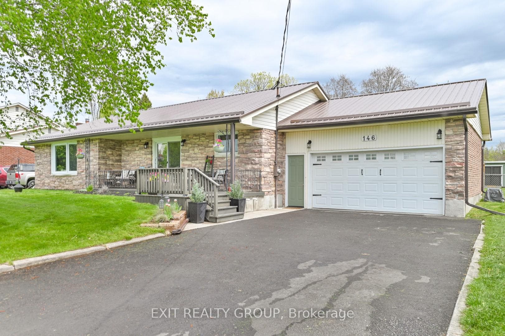 146 Chatterton Valley Crescent photo 1