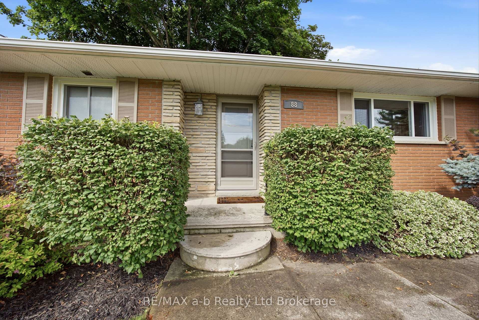 88 Hillside Avenue photo 4