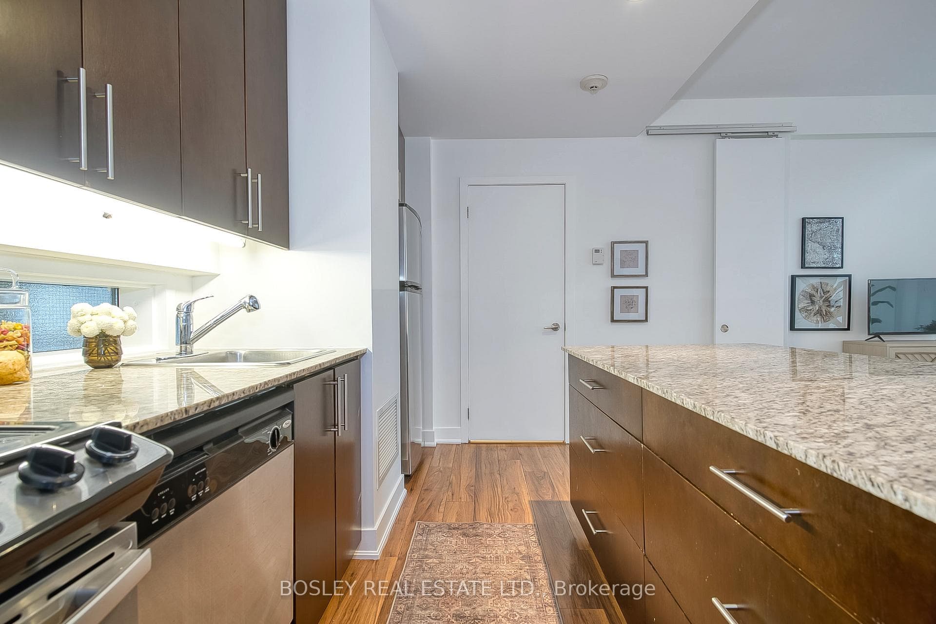 25 Ritchie Avenue Unit 106 photo 17