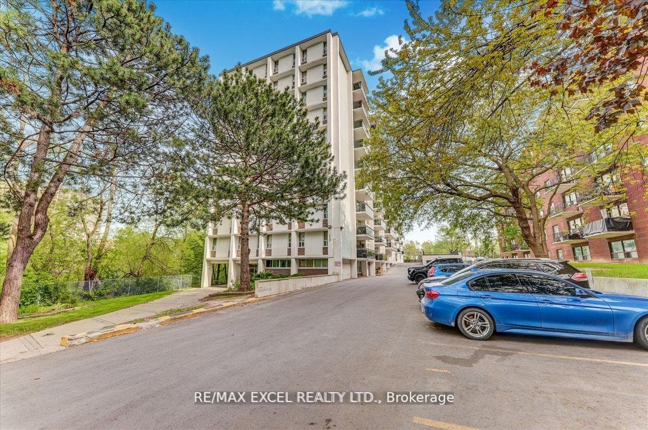 2245 Eglinton Avenue Unit 205 photo 2