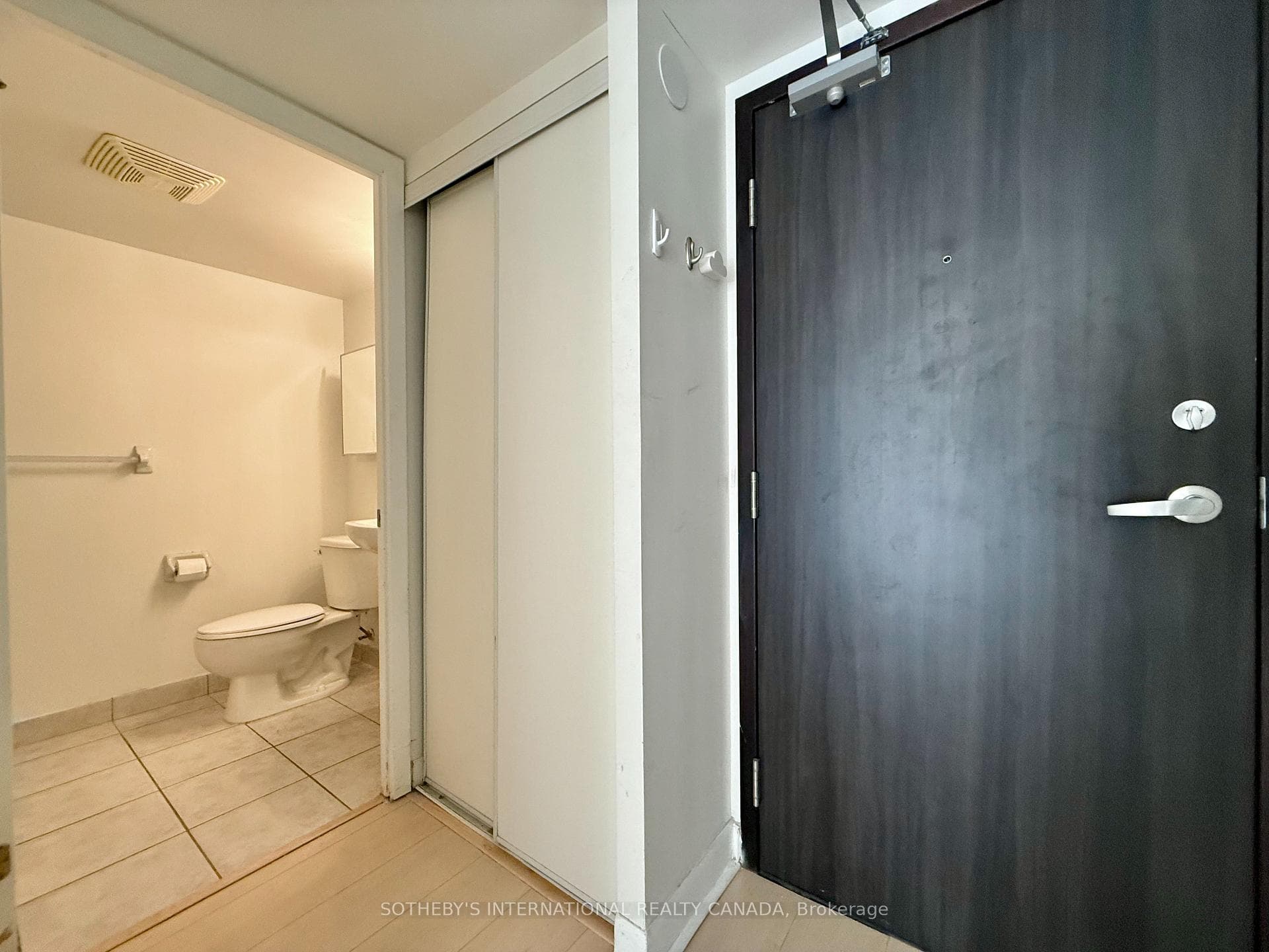 210 Victoria Street Unit 717 photo 8