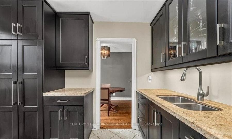 165 OAKRIDGE Drive photo 10