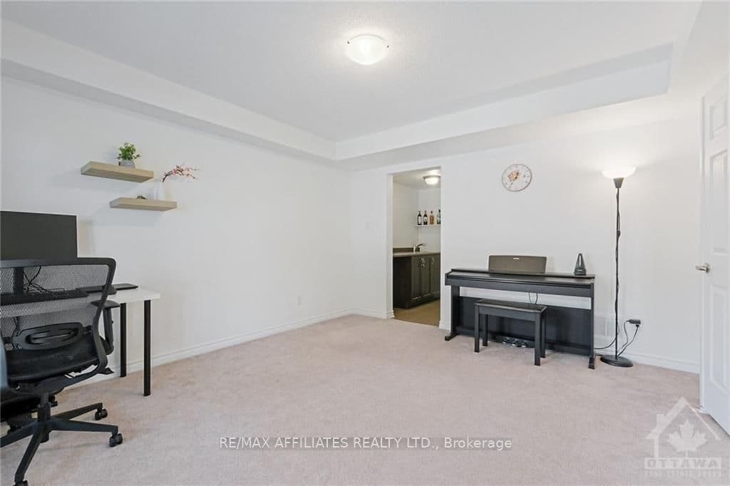 712 MALOJA Way photo 6