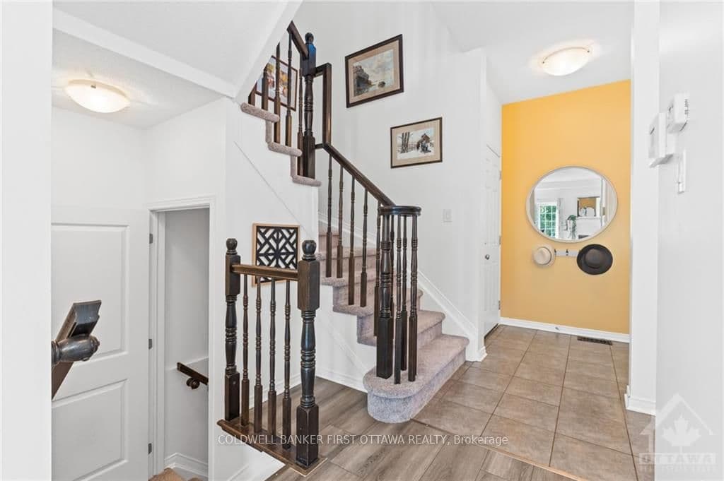 162 LARAMIE Crescent photo 14