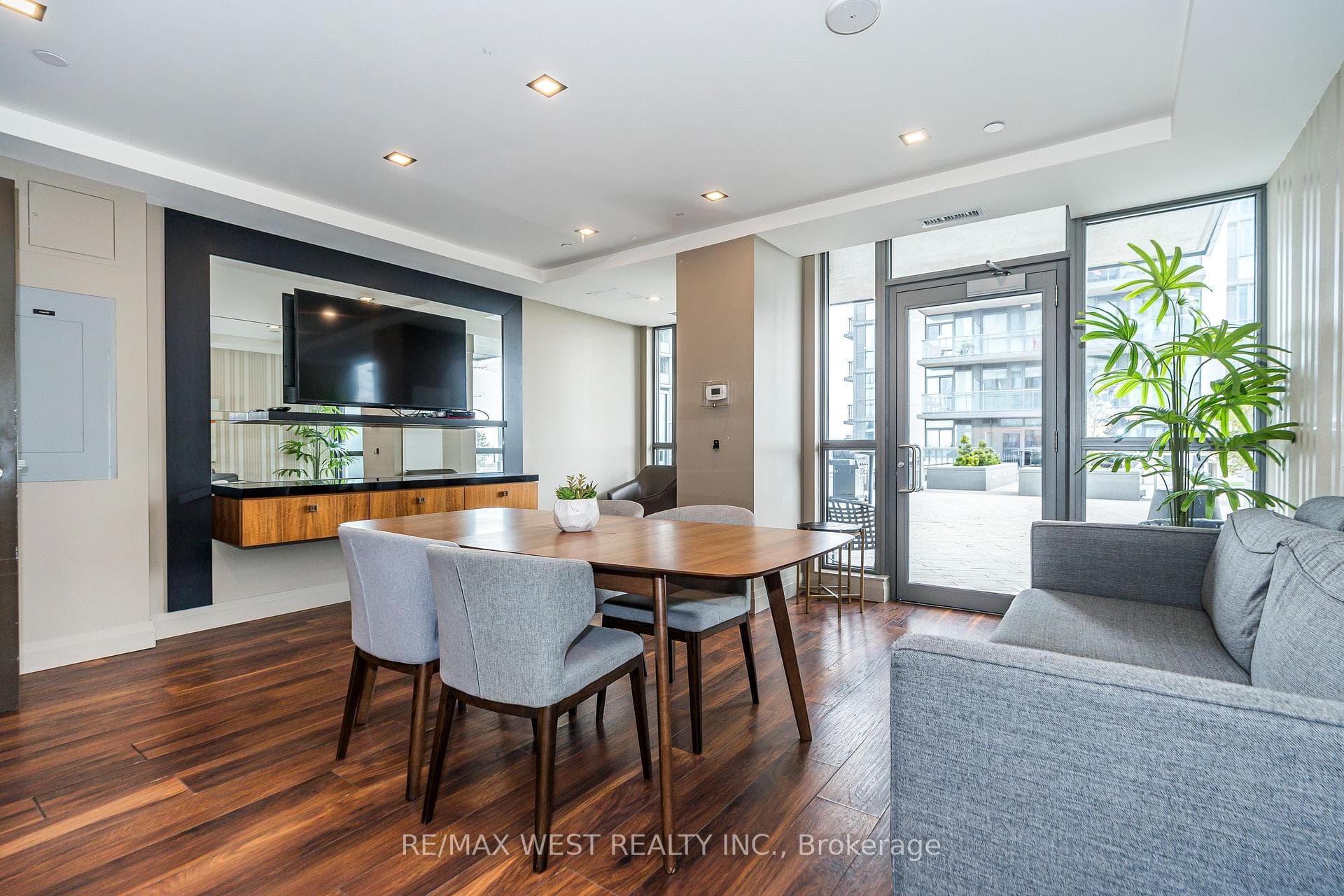 15 Zorra Street Unit 605 photo 31