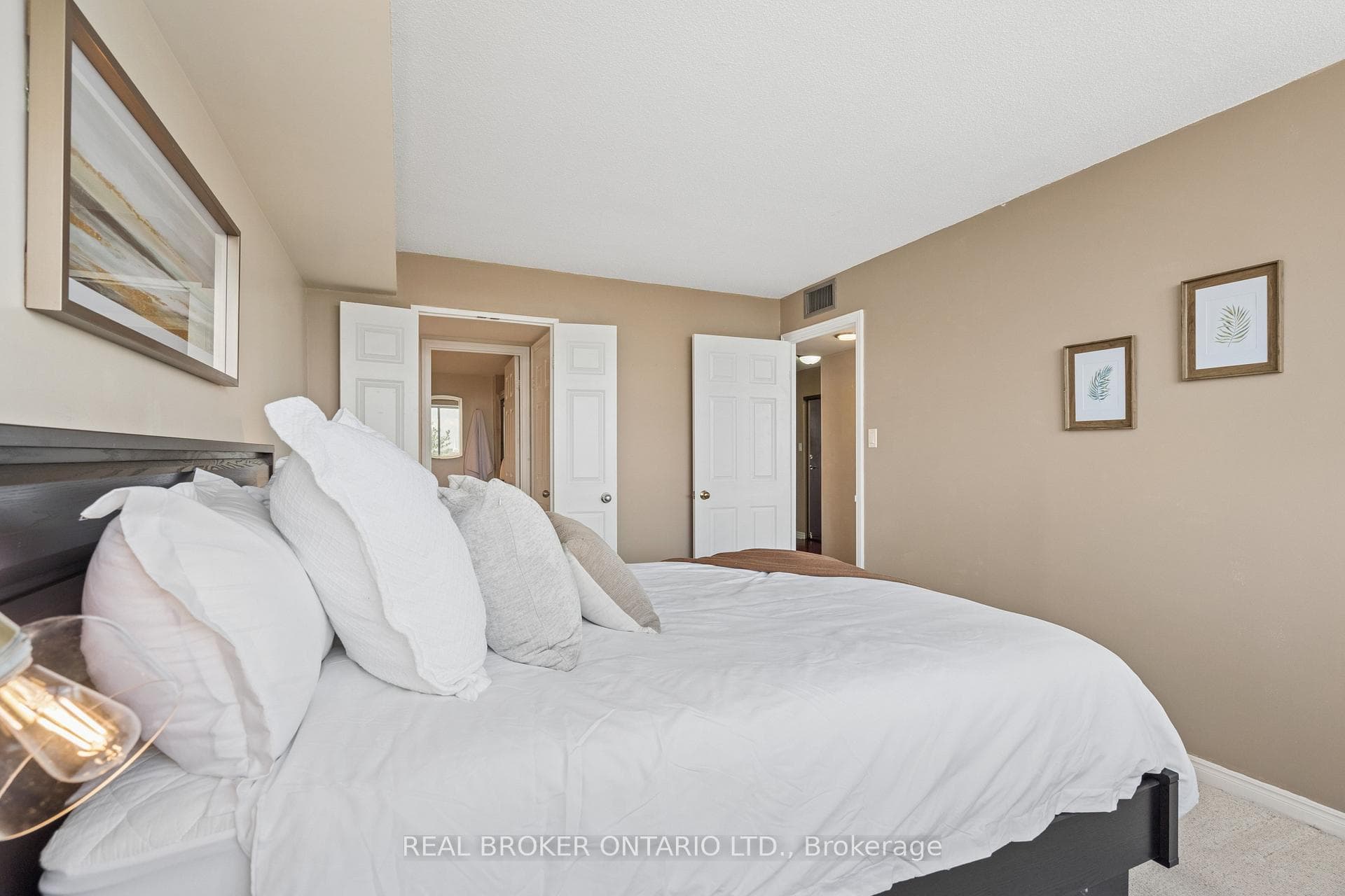 880 Dundas Street Unit 503 photo 25