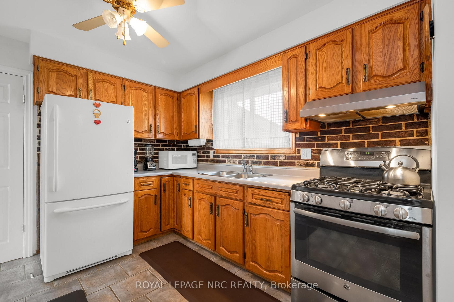 212 Hildred Street photo 8