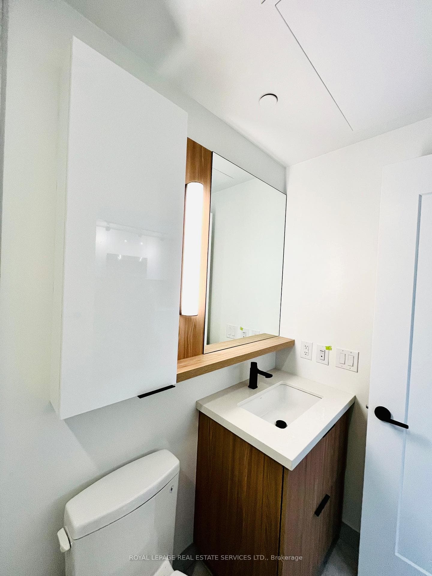 5 Defries Street Unit 2009 photo 11