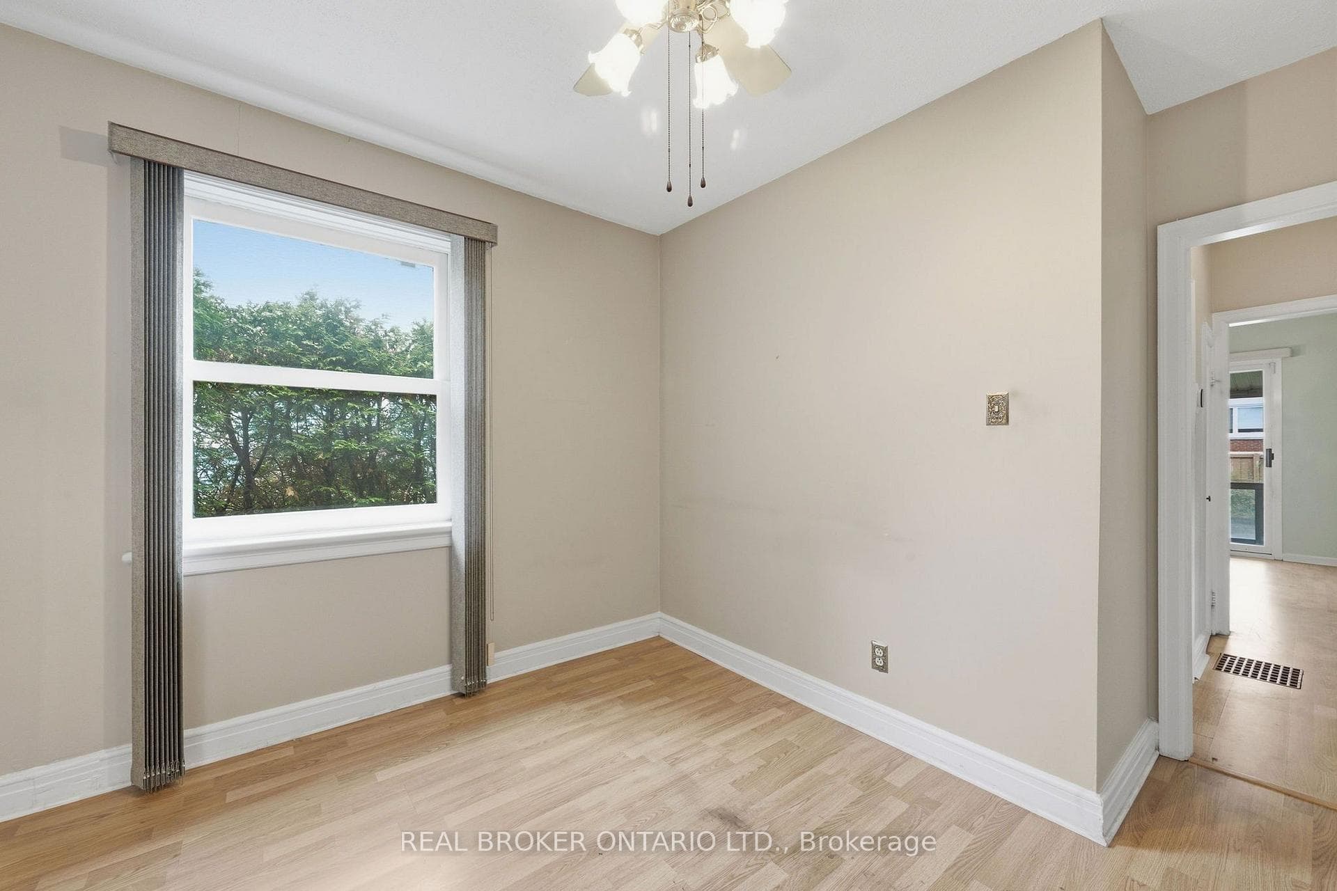 385 Enfield Avenue photo 24