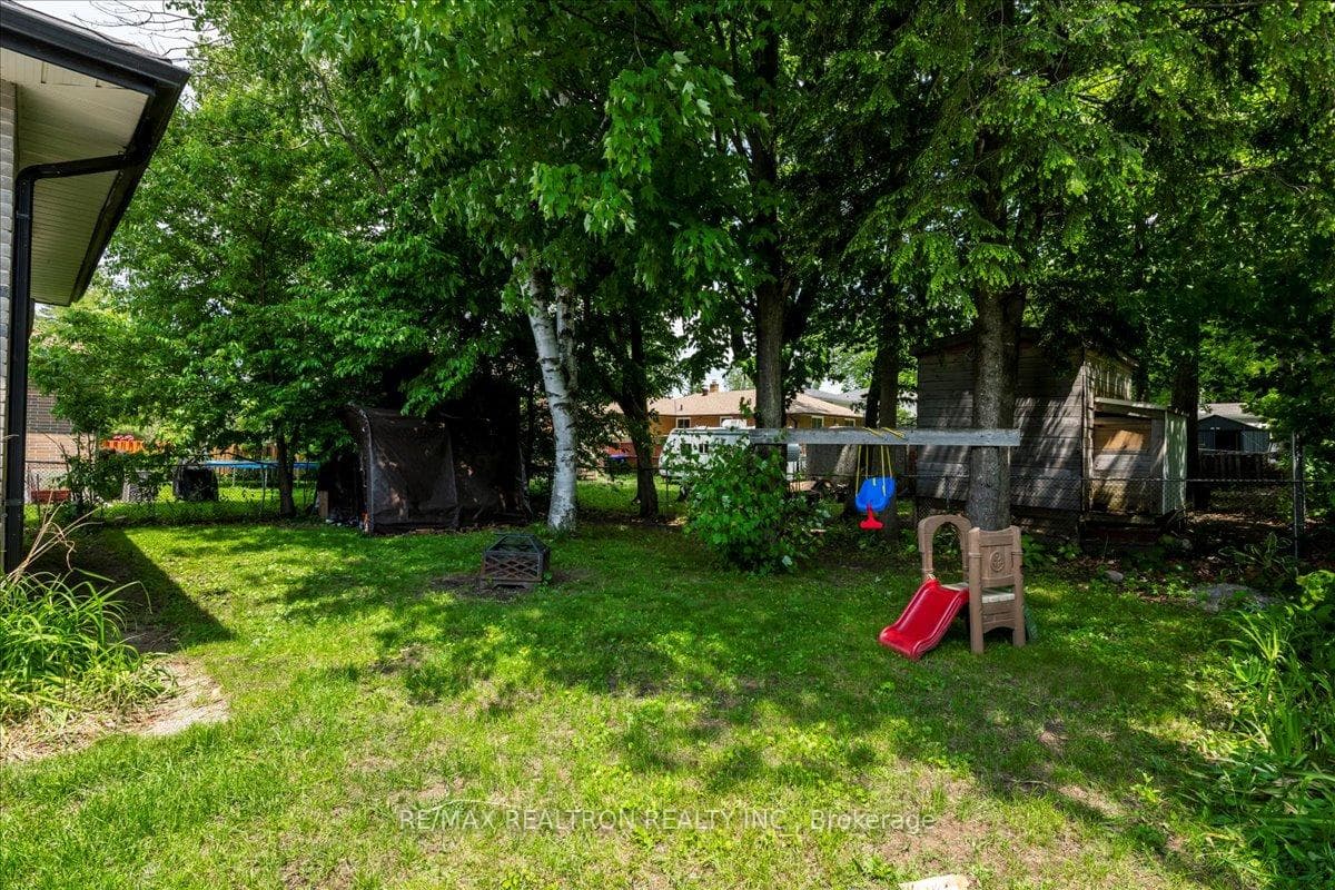 467 Irwin Street photo 29