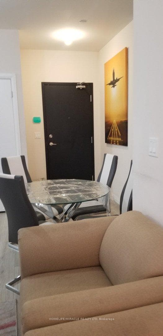 2152 Lawrence Avenue Unit 105 photo 10