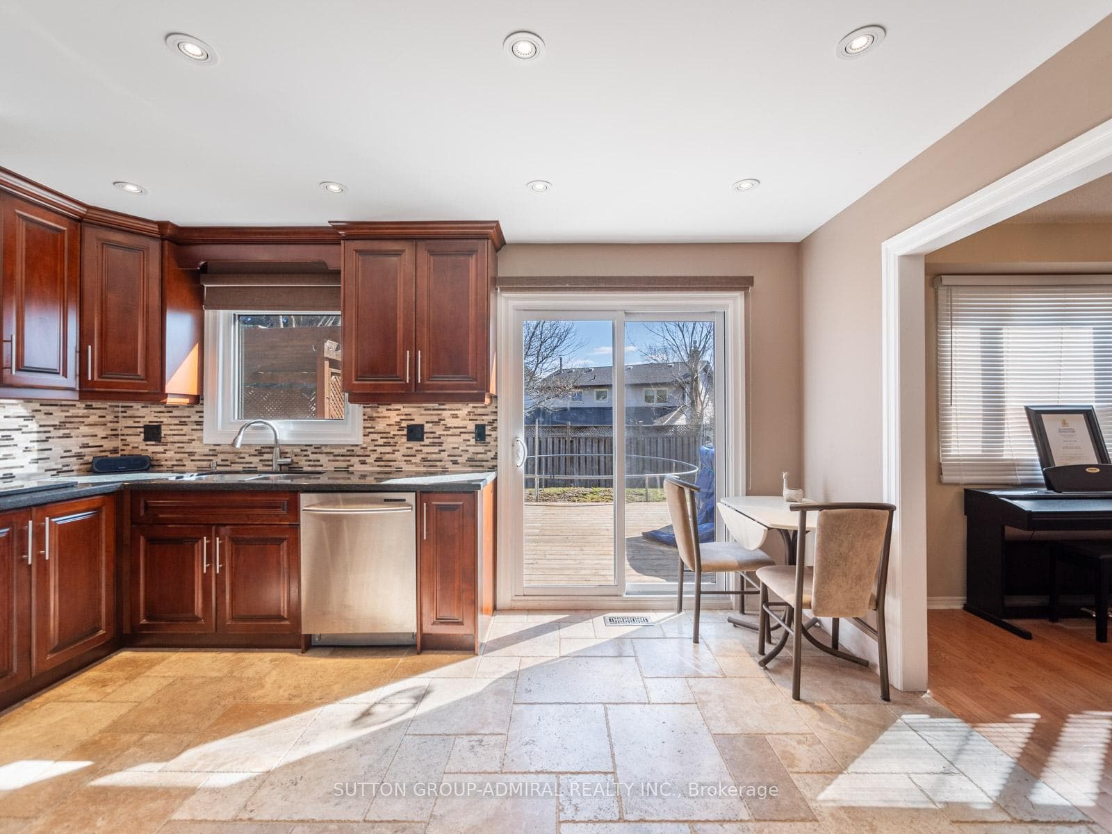 203 Willow Lane photo 8