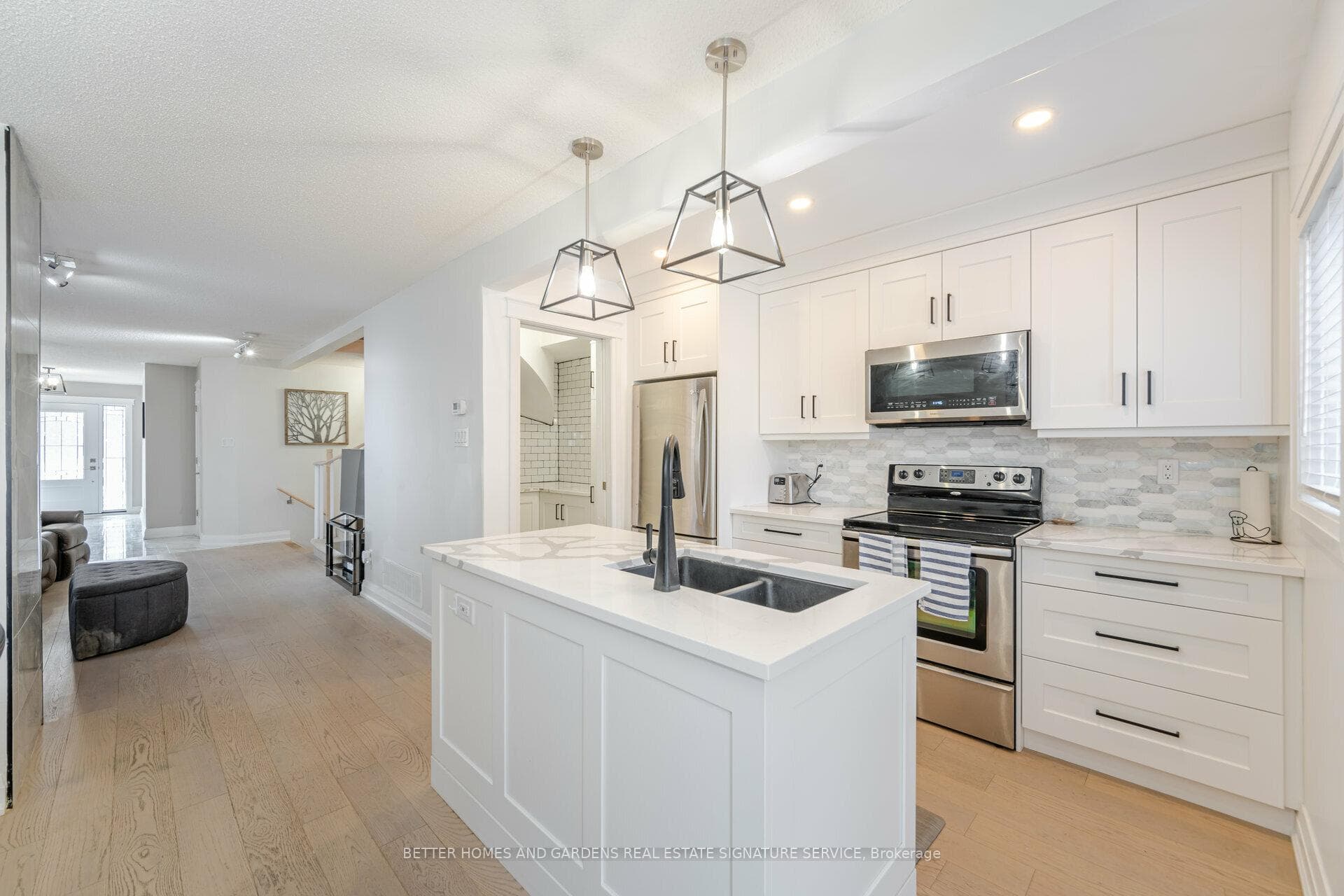 5119 Lampman Avenue photo 10