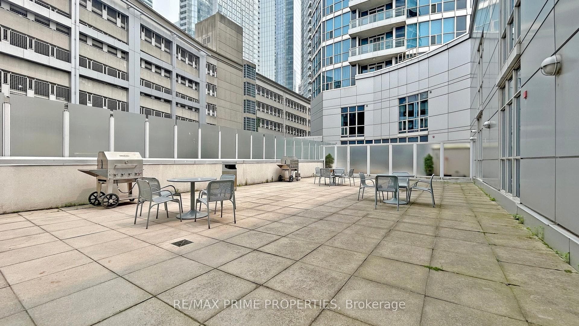 218 Queens Quay Unit 403 photo 37
