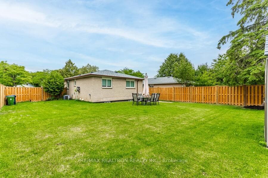 17 Tillbrook Court photo 26