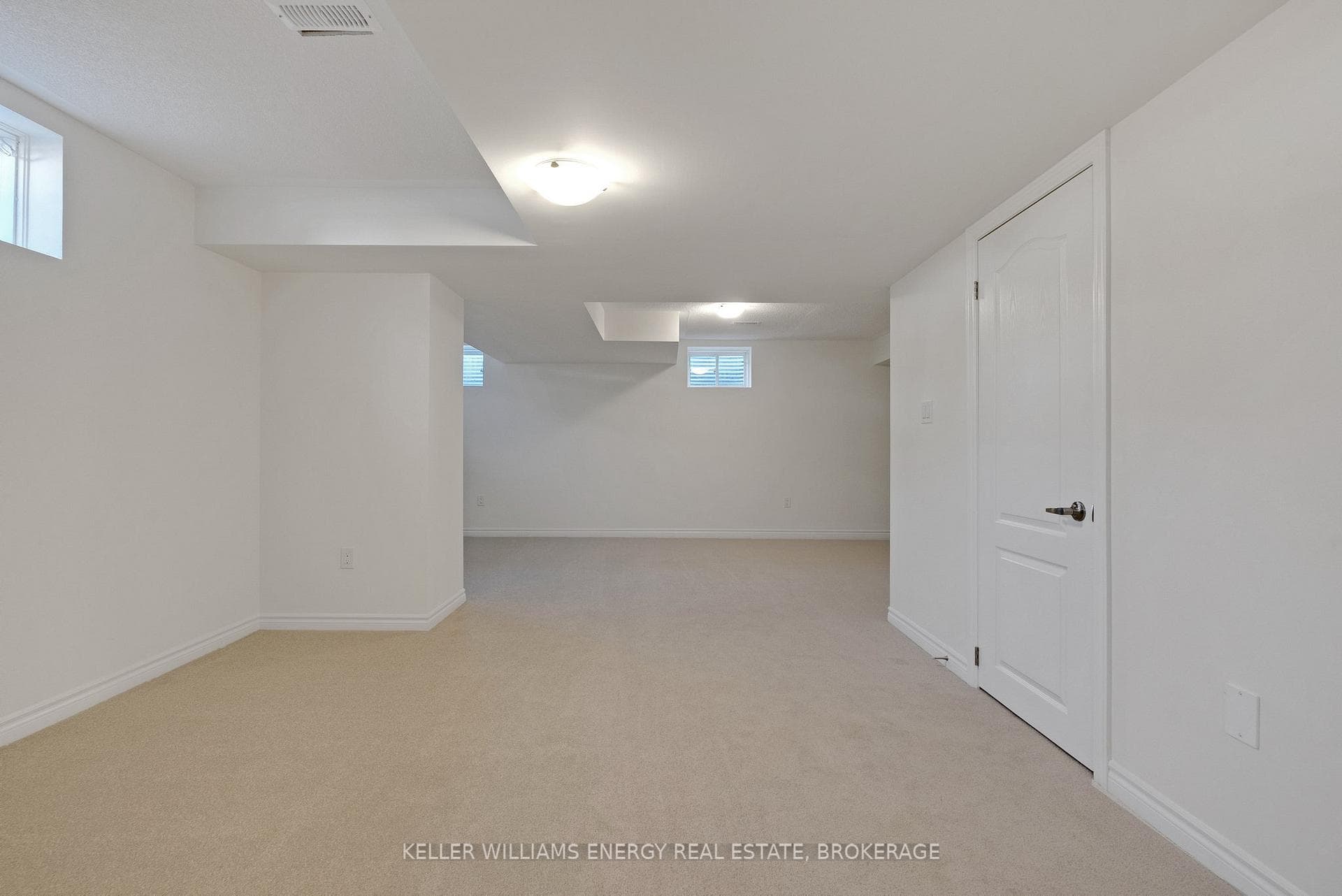54 Mountainside Crescent photo 30
