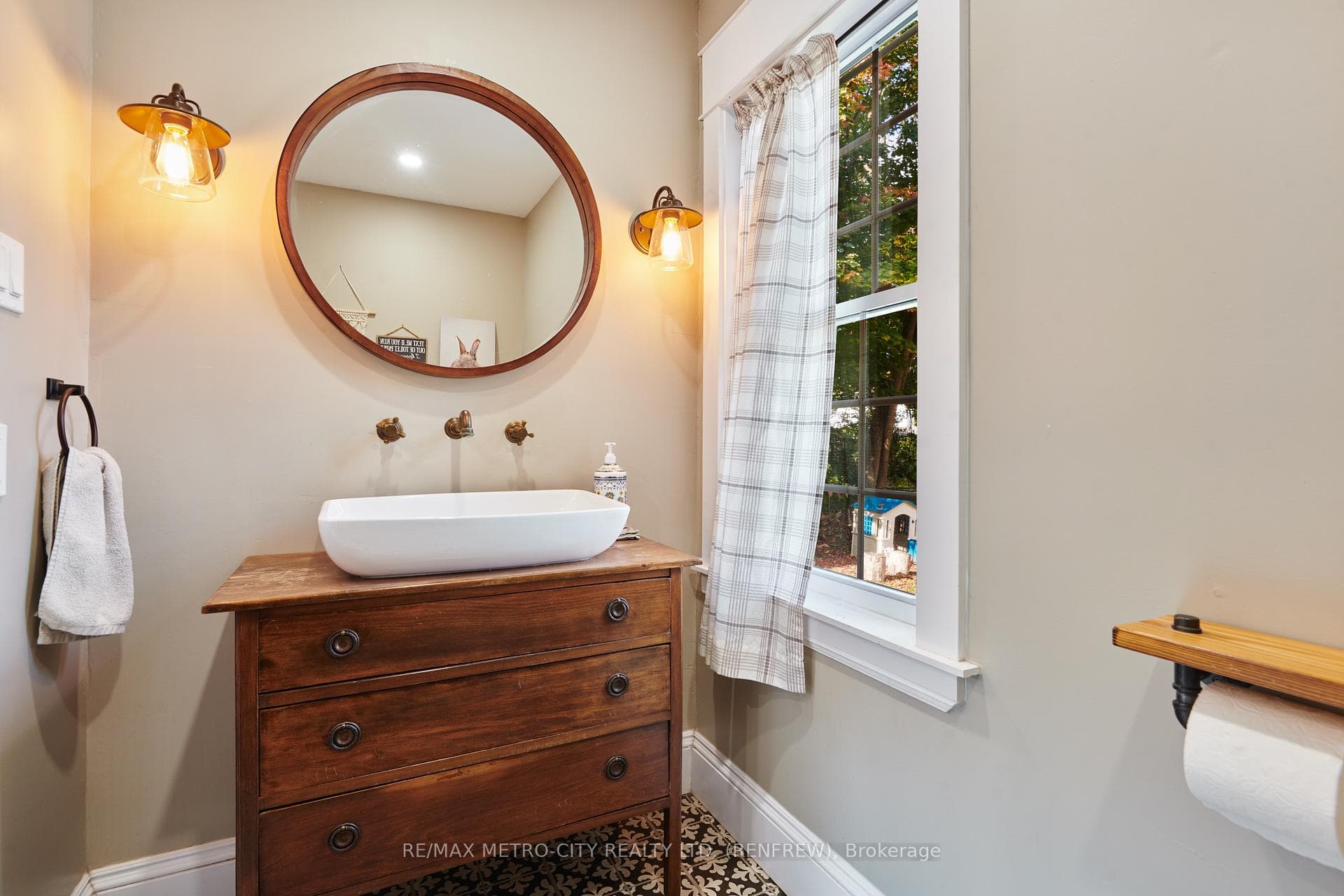 298 Barr Street photo 19