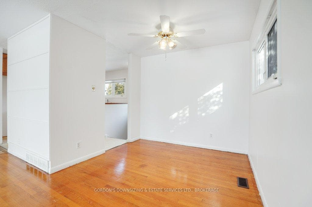 7 Attwood Crescent photo 14