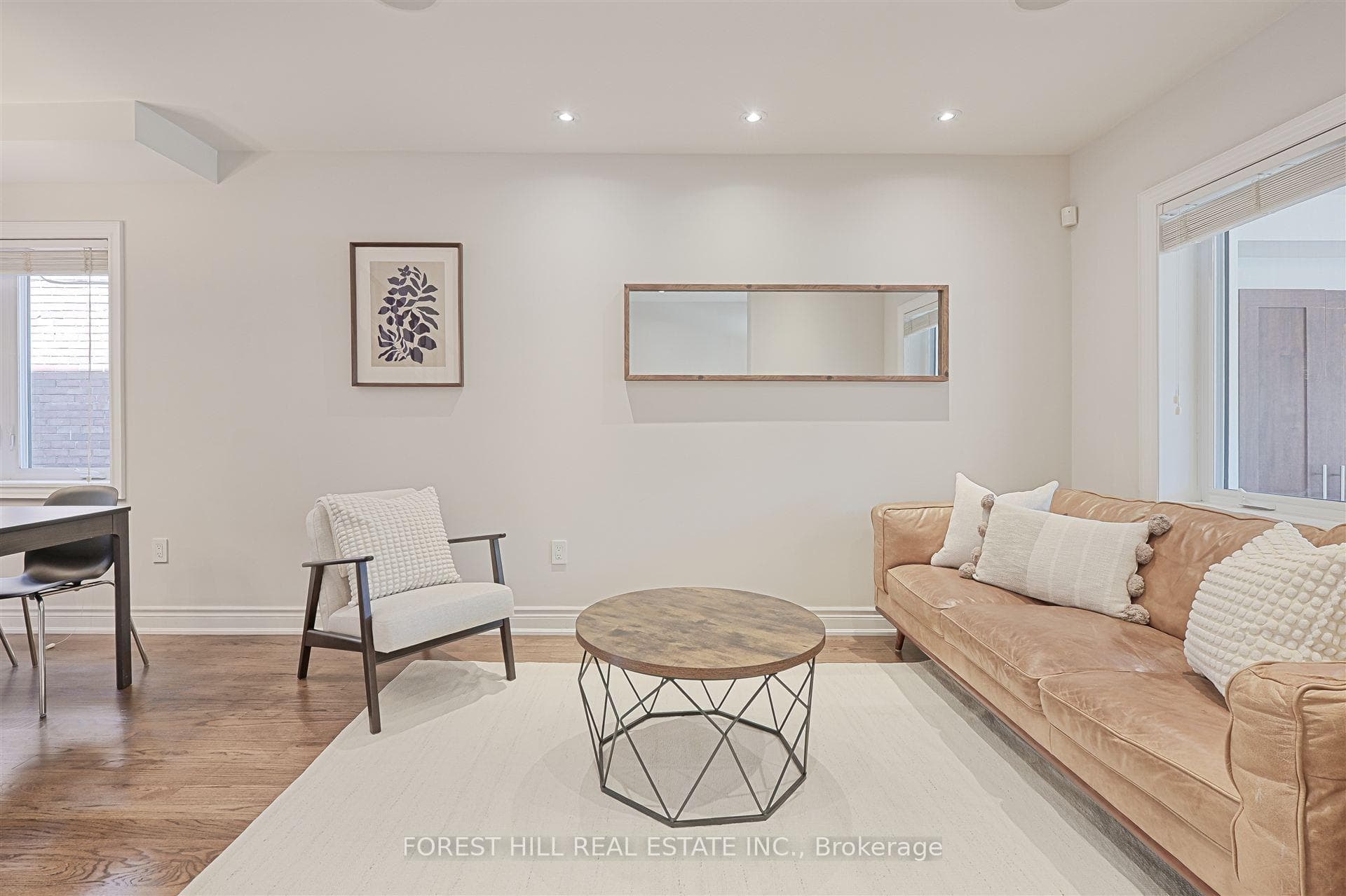 16 Chambers Avenue photo 3