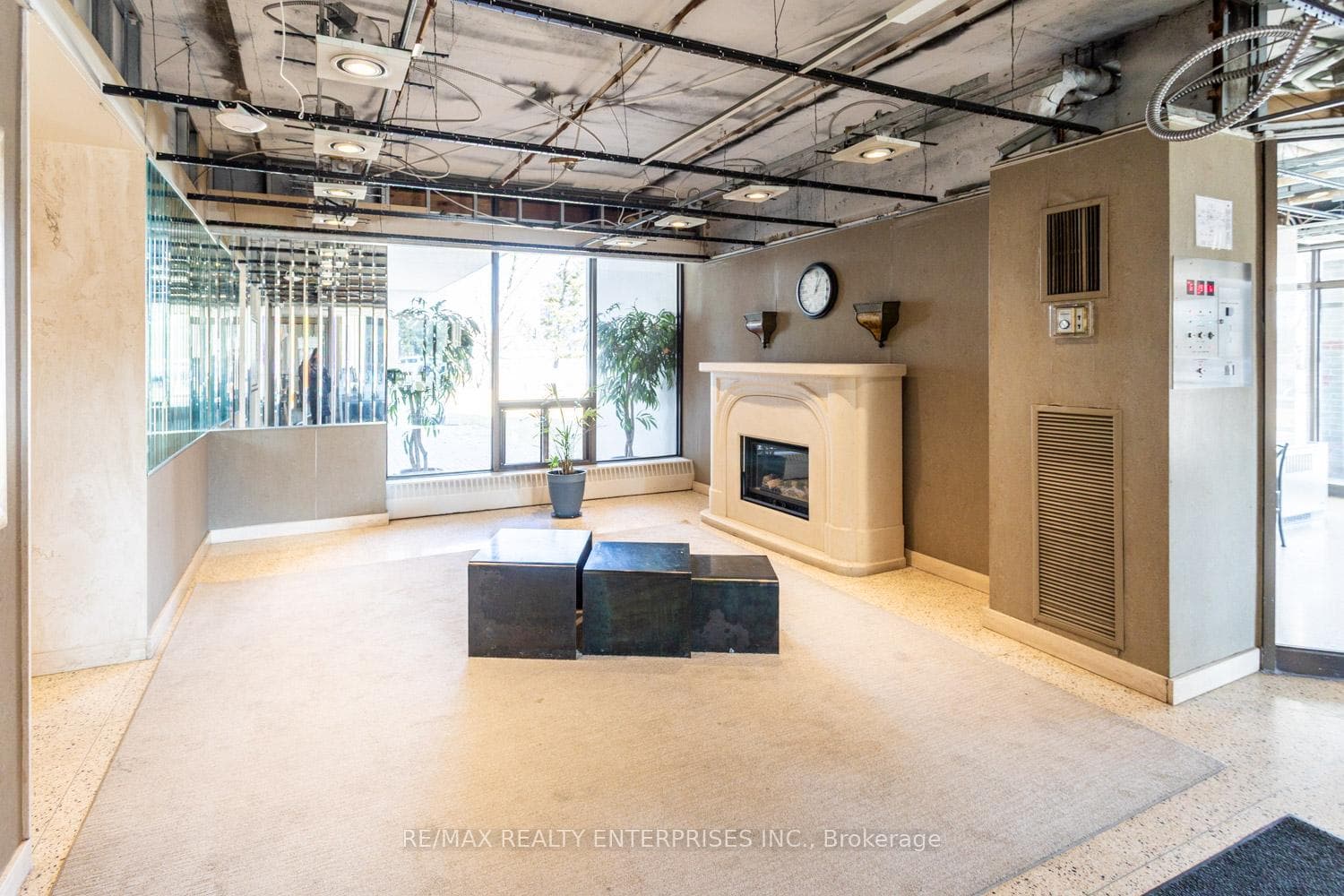 1535 Lakeshore Road Unit 404 photo 43