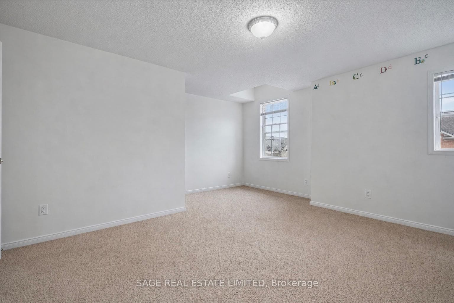 124 GOSLING Gardens Unit 28 photo 15
