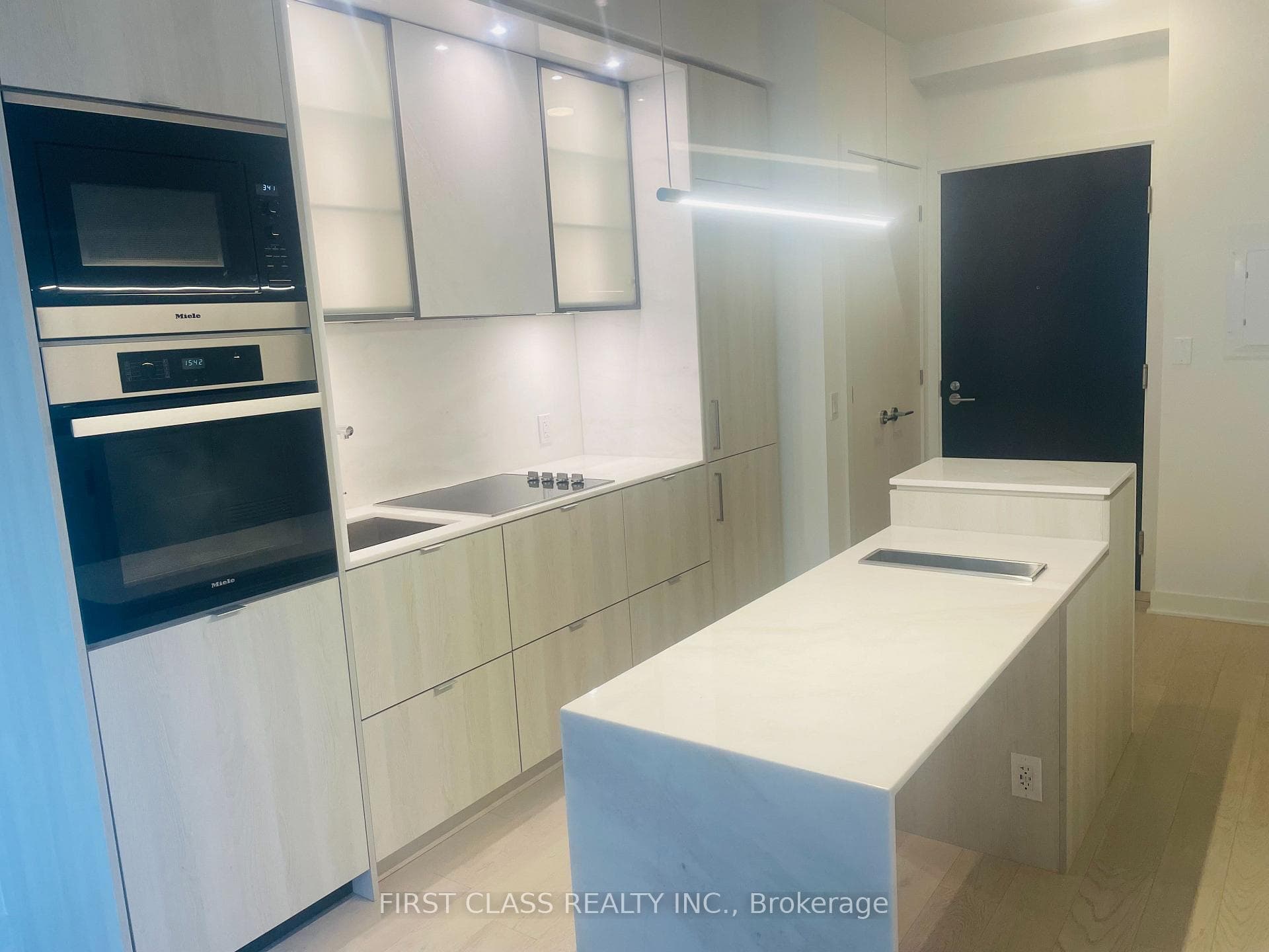 11 Yorkville Avenue Unit 1806 photo 12