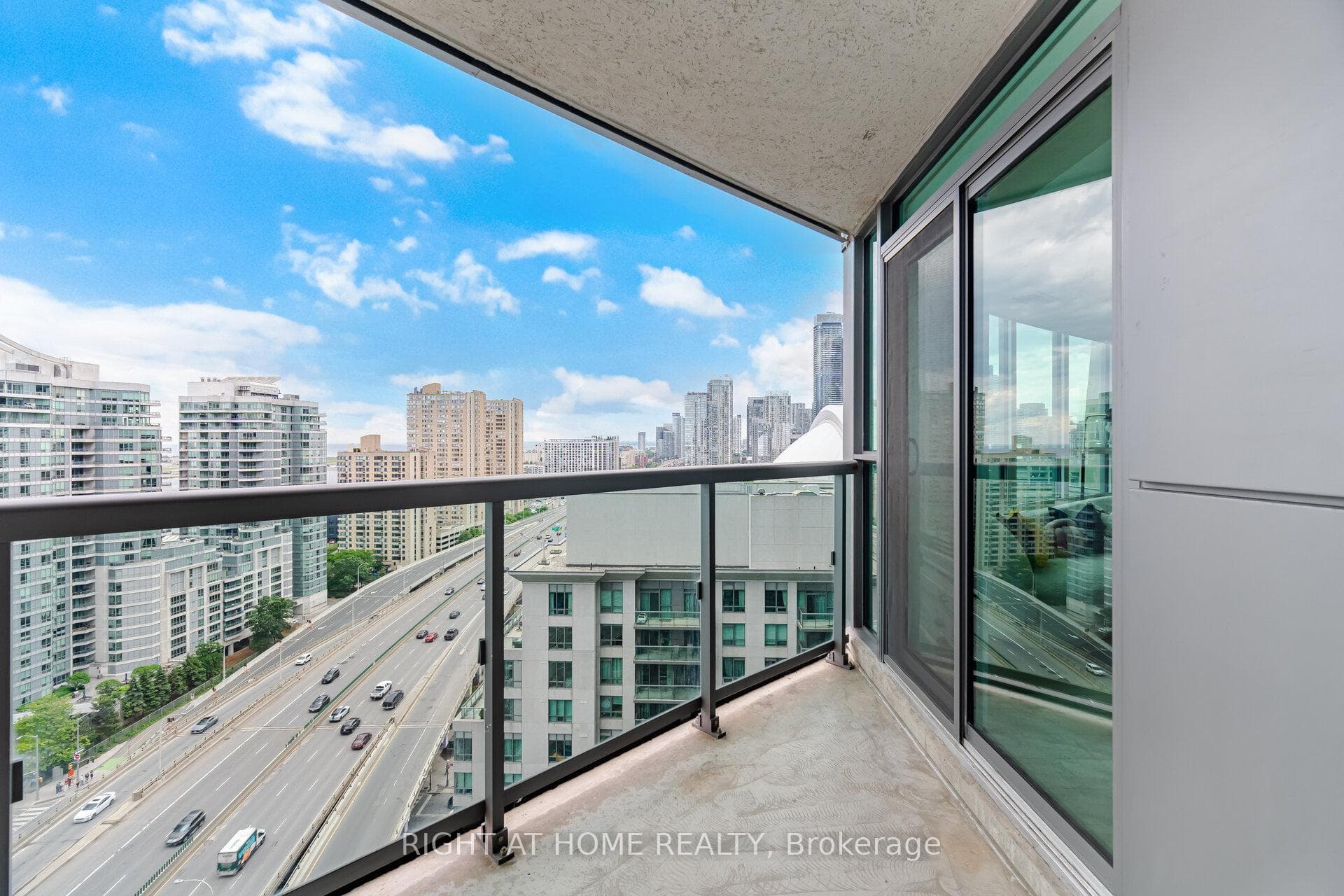 19 Grand Trunk Crescent Unit #2511 photo 40