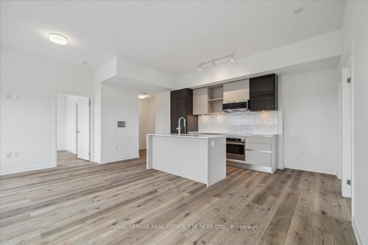 395 Dundas Street Unit 529 photo 10