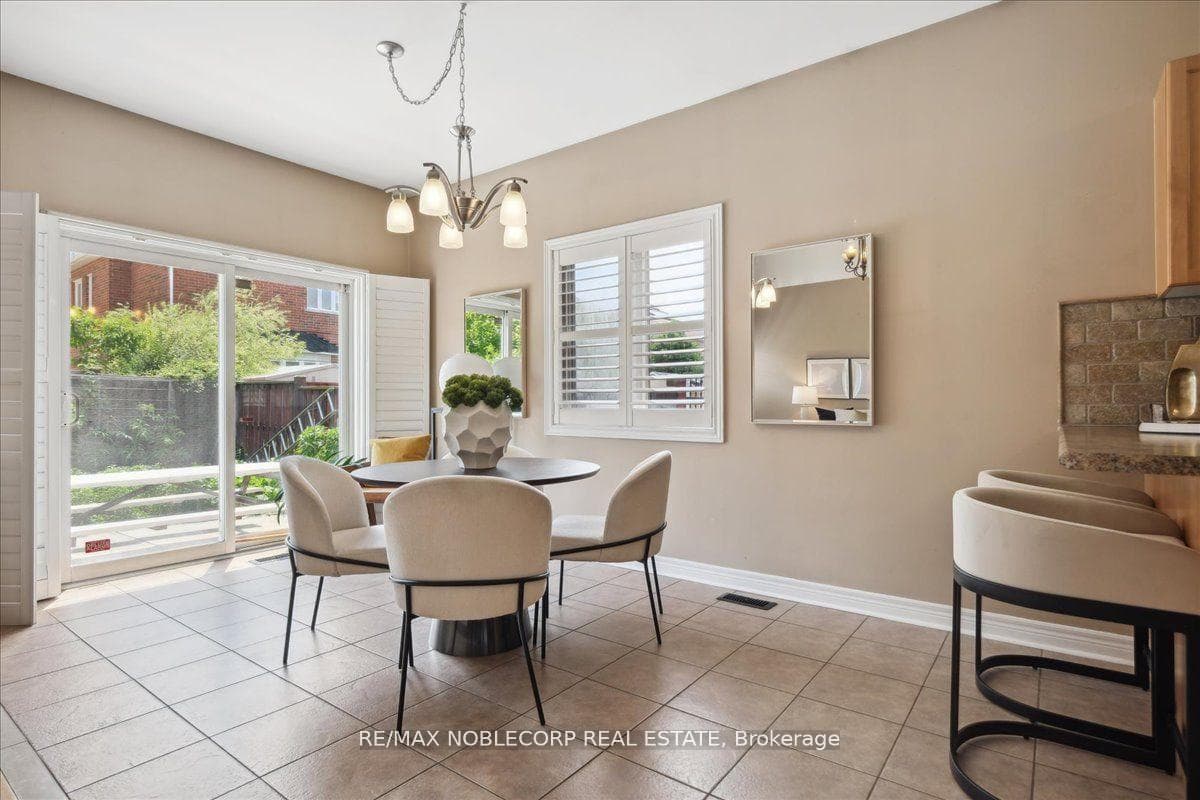 17 Aristocrat Road photo 17