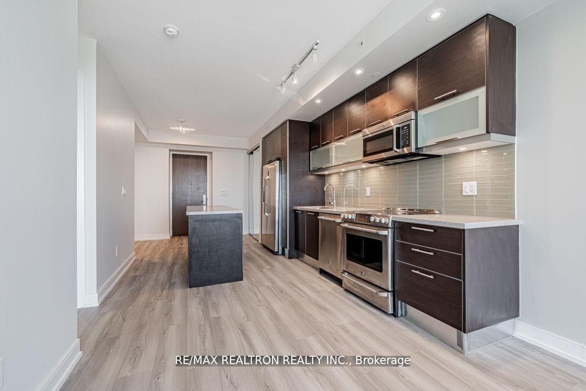388 Yonge Street Unit 6404 photo 7