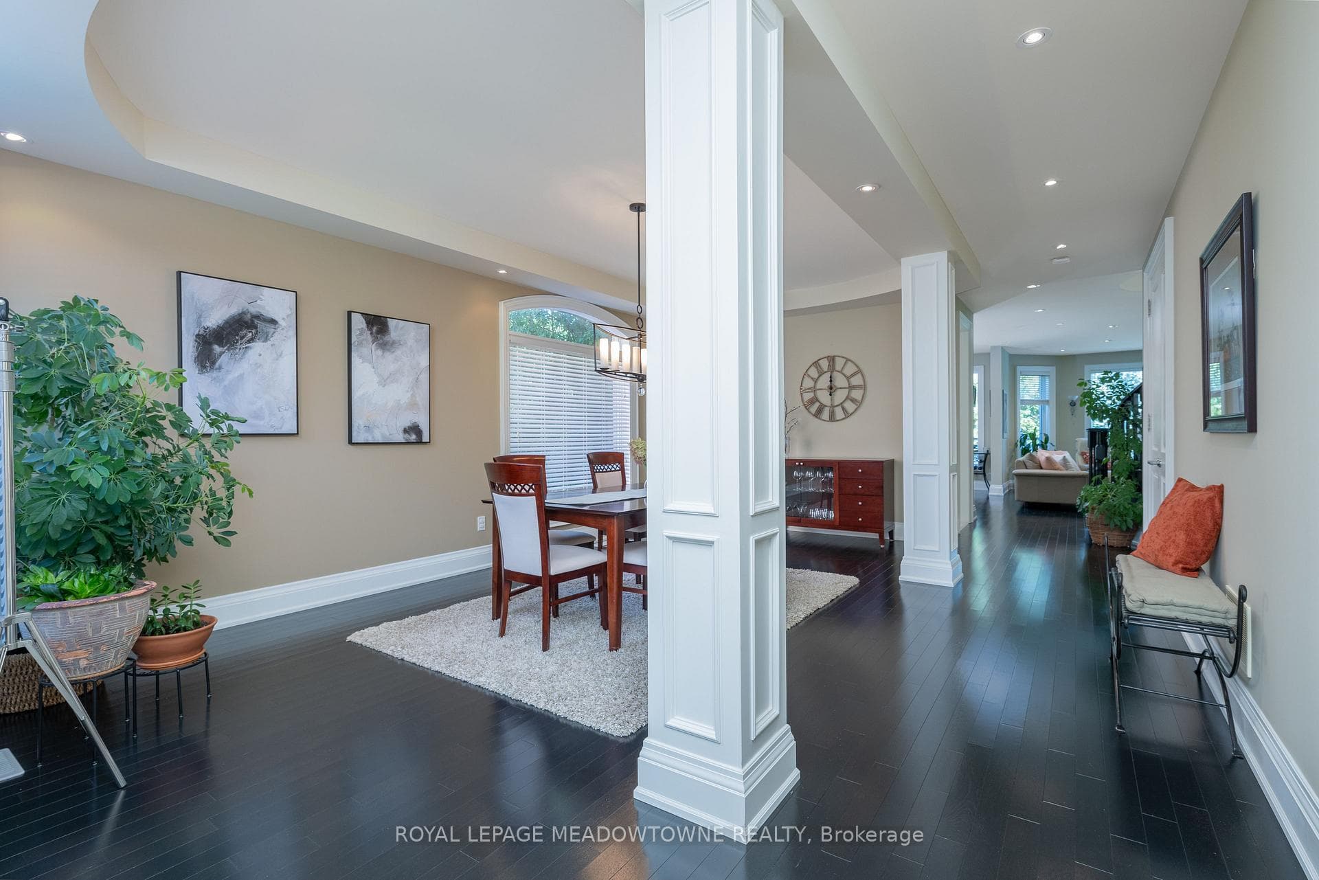 42 Oak Street photo 2