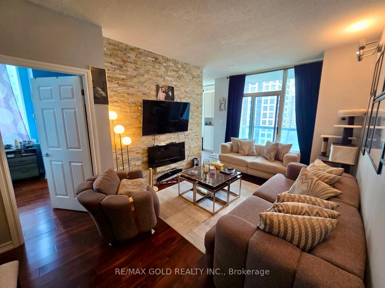 3504 Hurontario Street Unit 1607 photo 6
