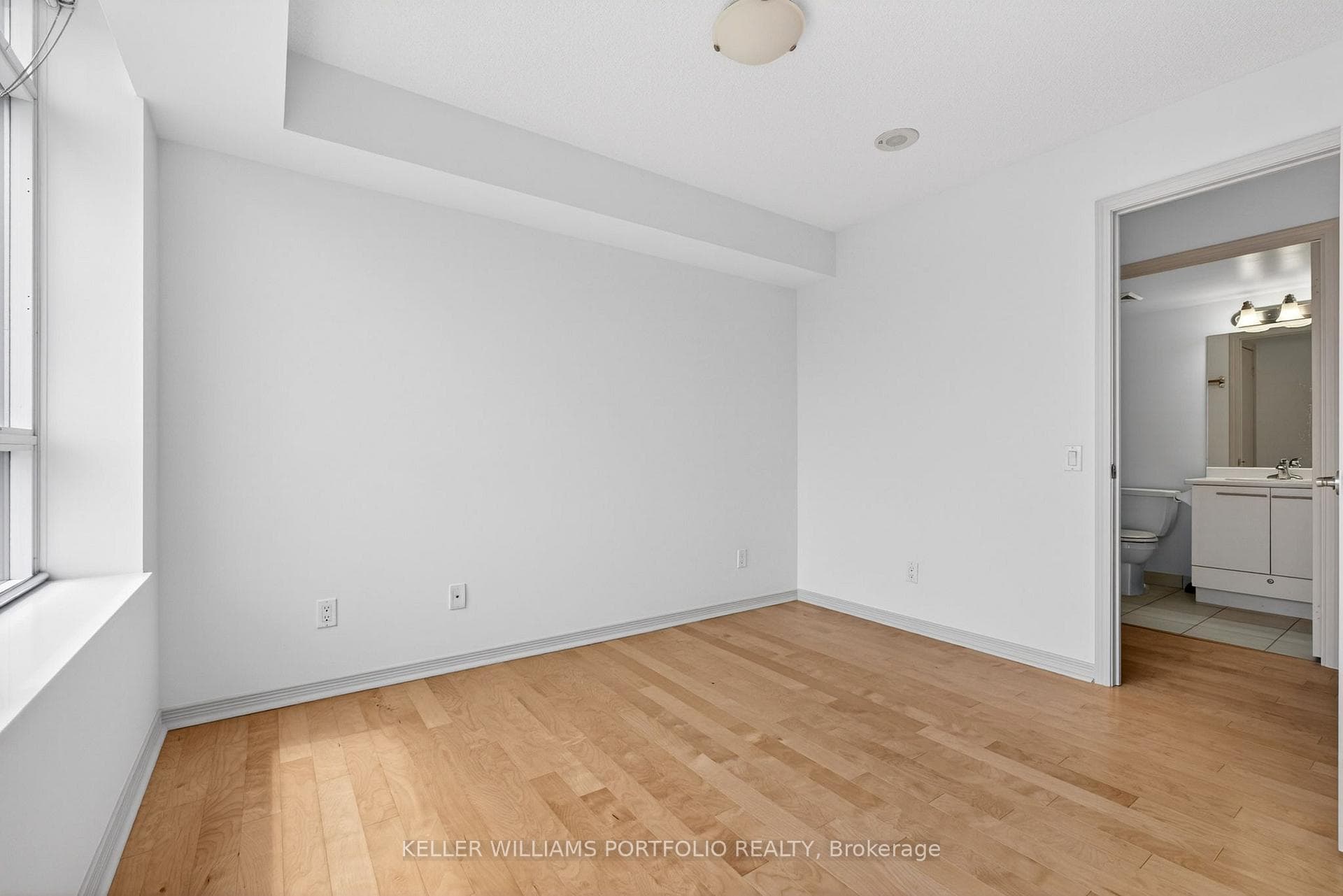 61 Heintzman Street Unit 819 photo 17