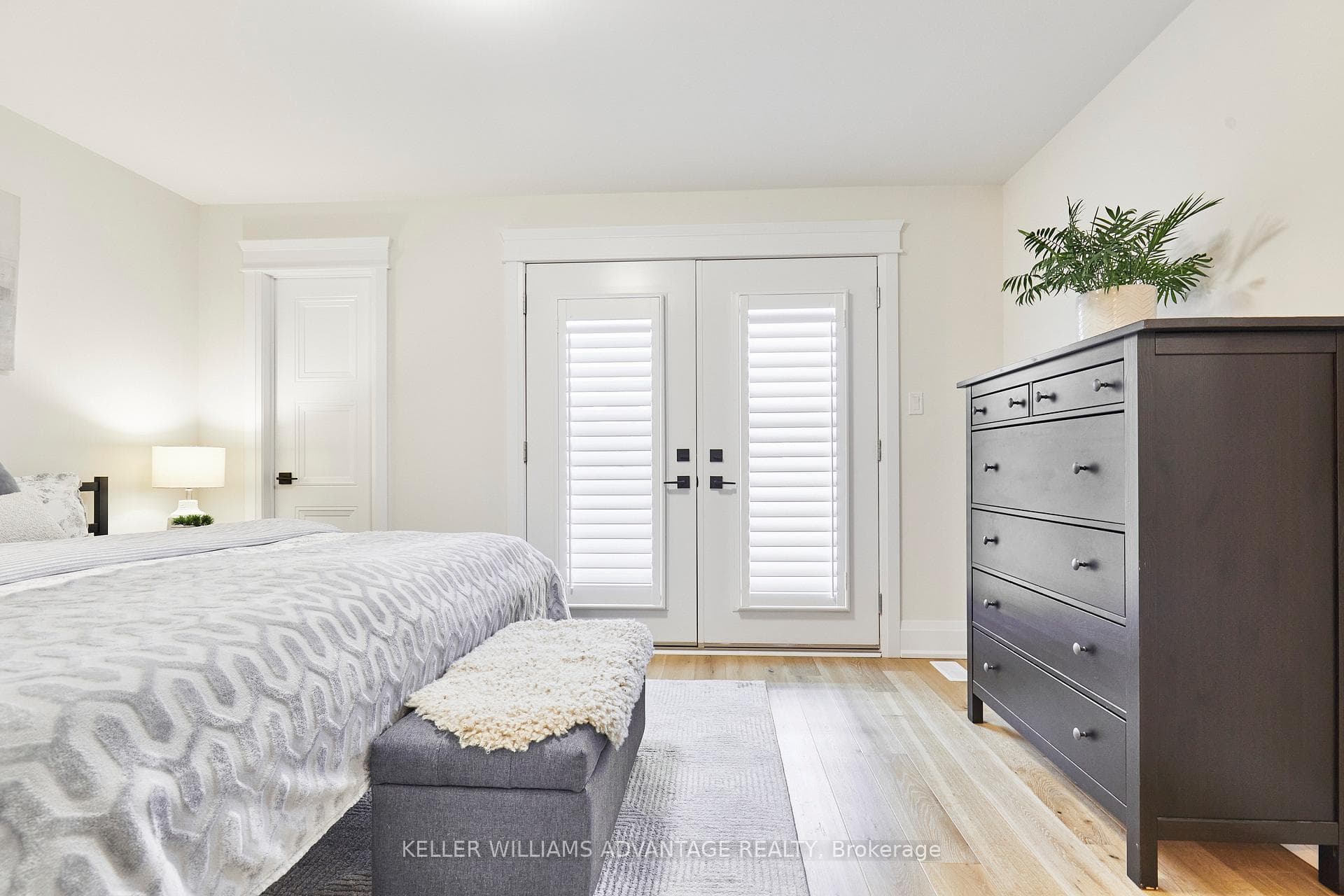 517 Clayton Avenue photo 34